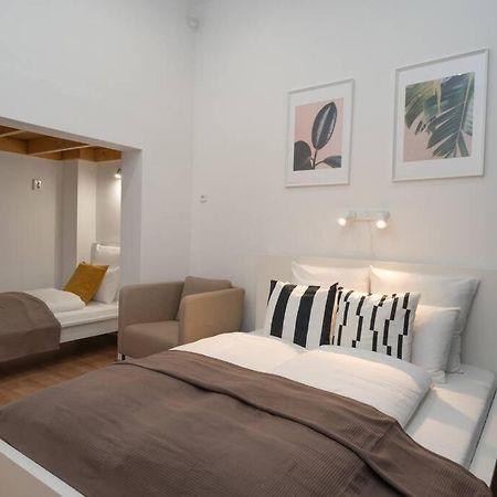 Best Located, 150 M2 5 Bedrooms Apt., Будапеща Екстериор снимка