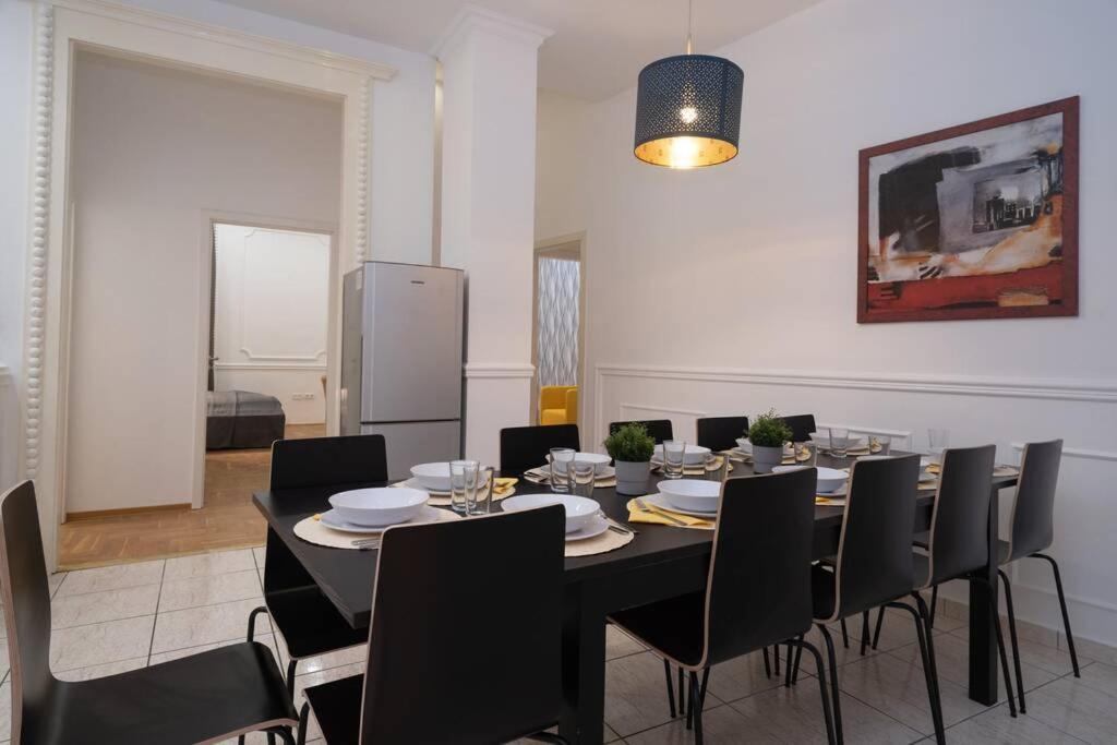 Best Located, 150 M2 5 Bedrooms Apt., Будапеща Екстериор снимка