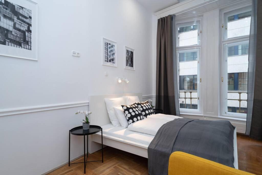 Best Located, 150 M2 5 Bedrooms Apt., Будапеща Екстериор снимка