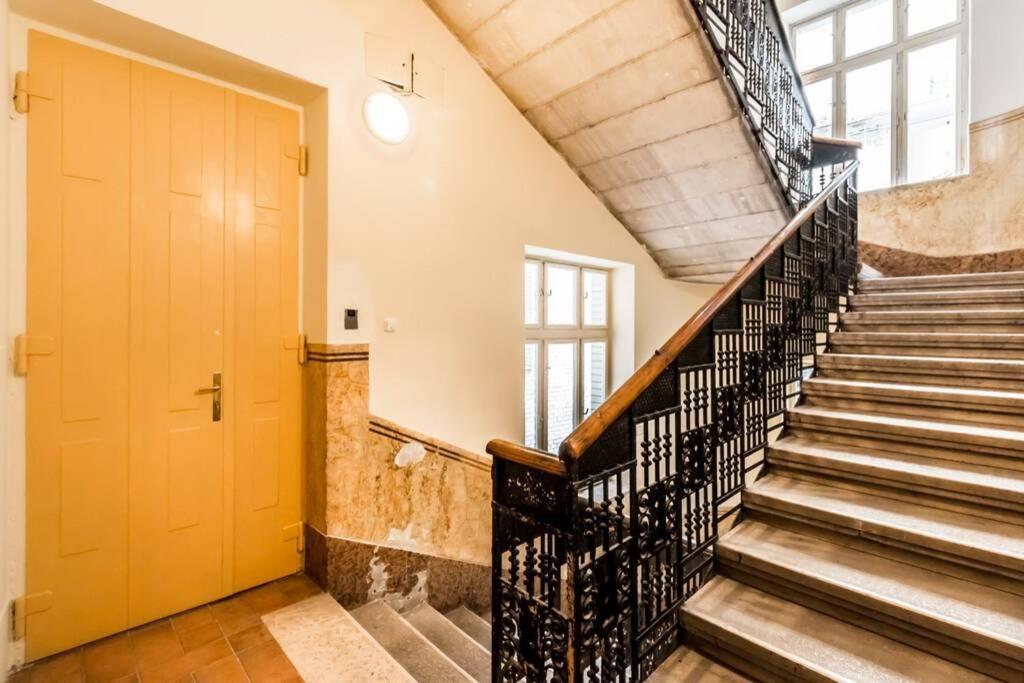 Best Located, 150 M2 5 Bedrooms Apt., Будапеща Екстериор снимка