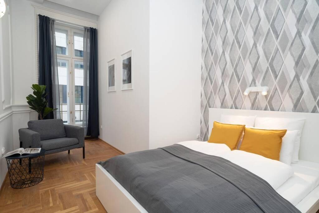 Best Located, 150 M2 5 Bedrooms Apt., Будапеща Екстериор снимка