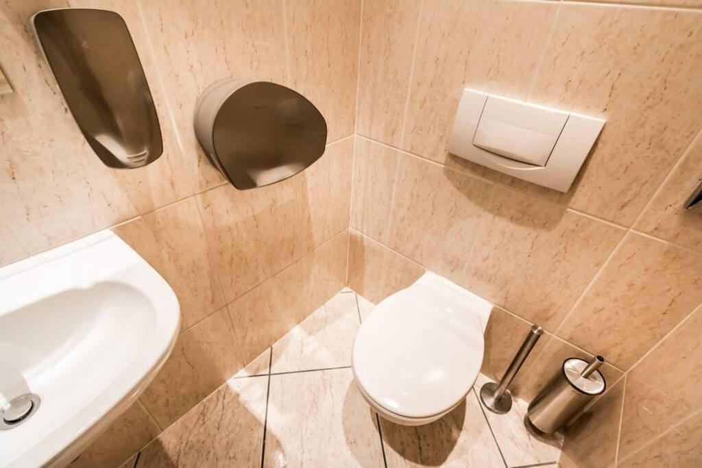 Best Located, 150 M2 5 Bedrooms Apt., Будапеща Екстериор снимка