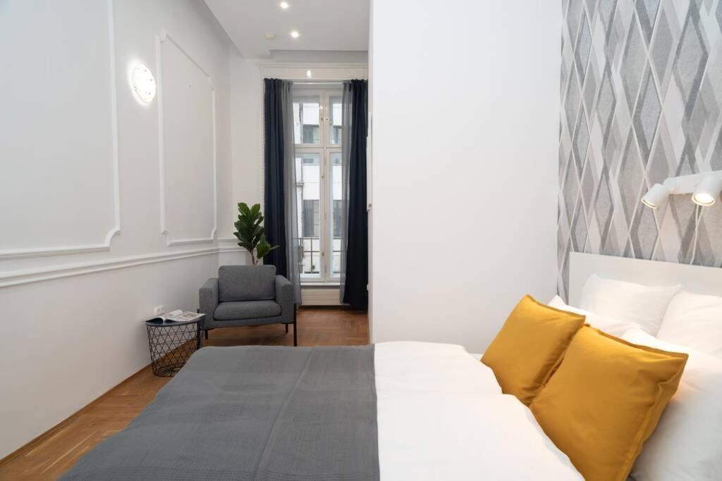 Best Located, 150 M2 5 Bedrooms Apt., Будапеща Екстериор снимка