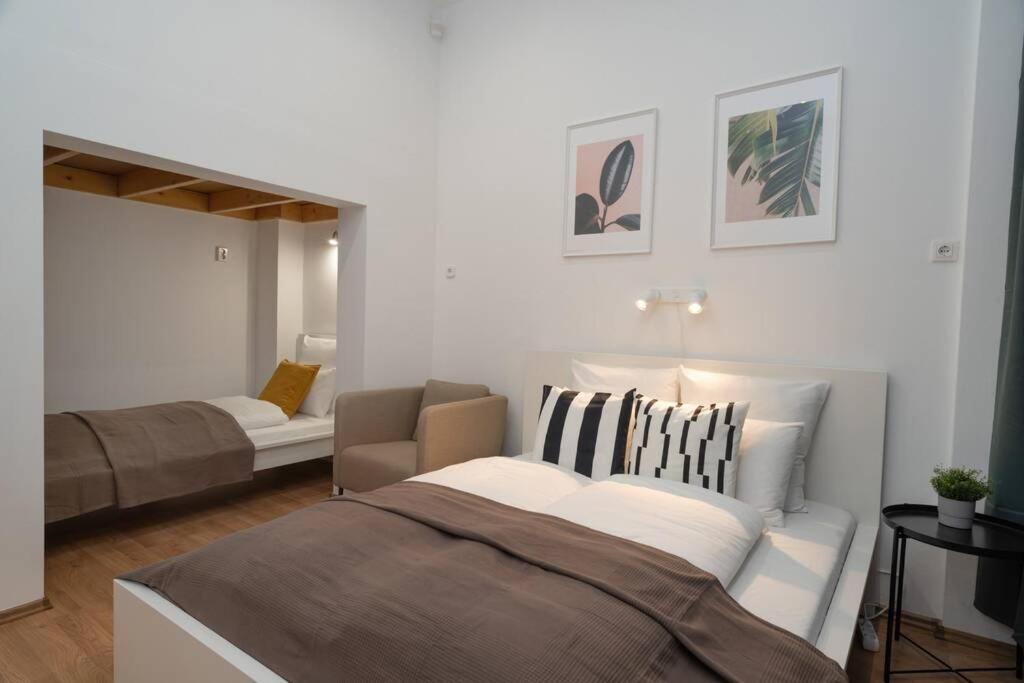 Best Located, 150 M2 5 Bedrooms Apt., Будапеща Екстериор снимка