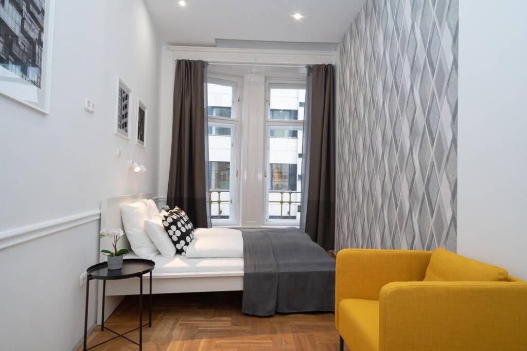 Best Located, 150 M2 5 Bedrooms Apt., Будапеща Екстериор снимка